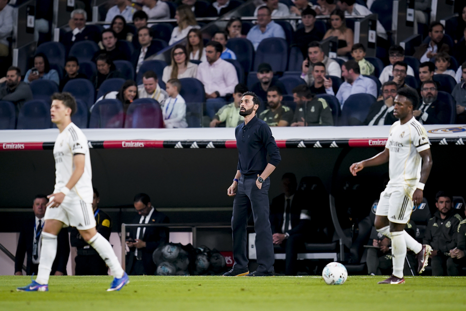 مفاجأة مدوية في مدريد.. اسم غير متوقع لقيادة الملكي