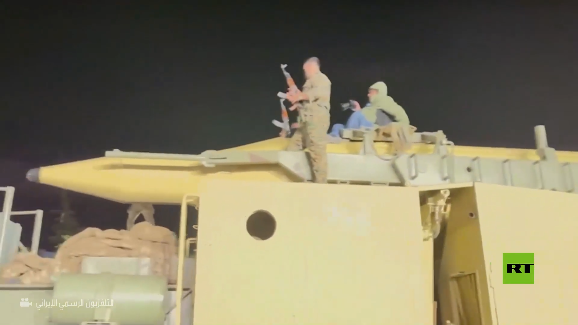 قوات إيرانية تستعرض صاروخ "خرمشهر" في طهران