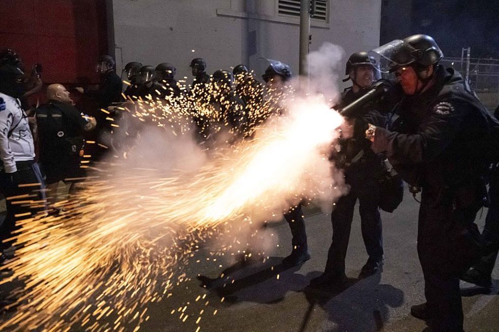 عنف عناصر الشرطة يجب أن يخضع للمحاكمات وفق الدستور