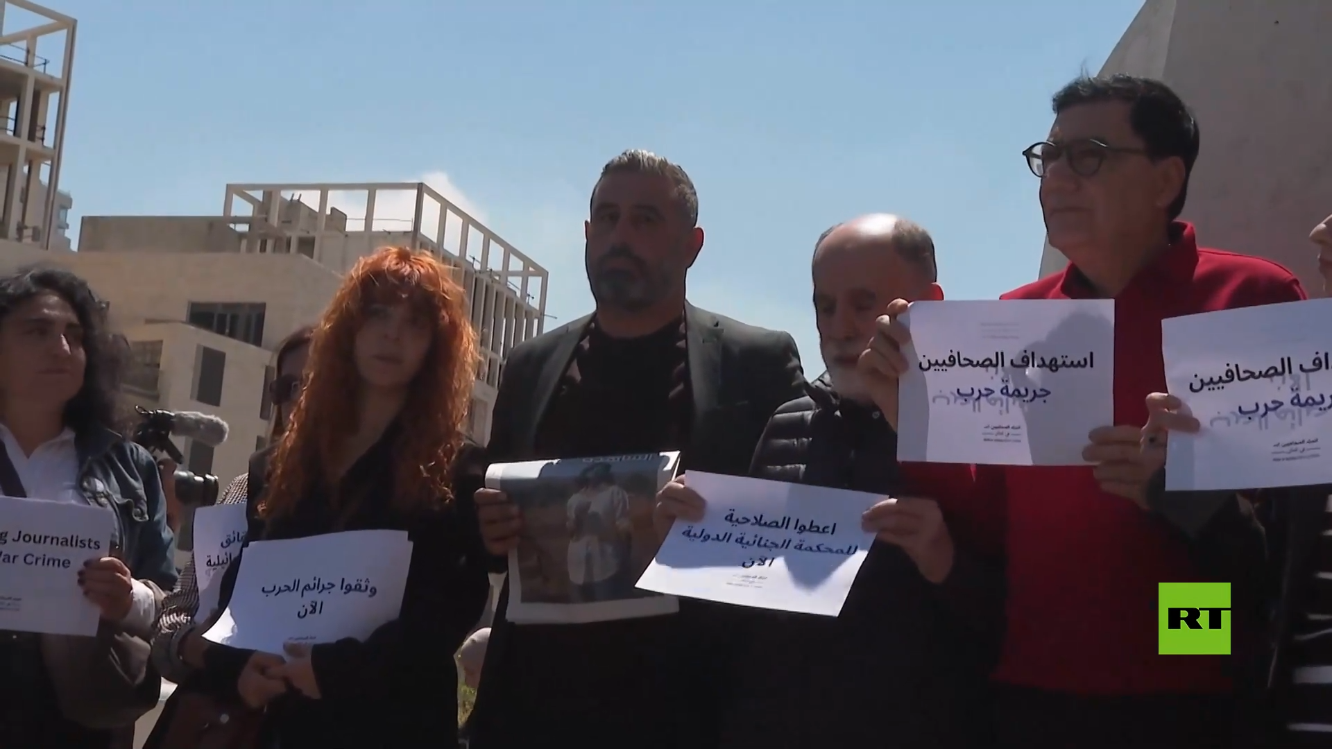 صحفيون لبنانيون يحتجون في بيروت بعد مقتل زميلتهم آمال خليل بغارة إسرائيلية