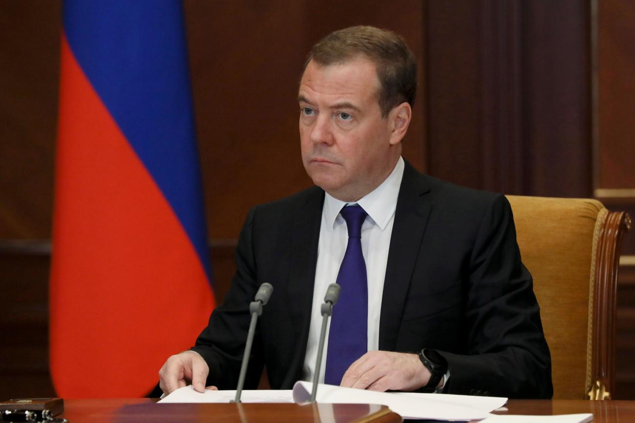 مدفيديف: القرض الأوروبي لكييف خديعة جديدة وعبء سداده سيقع على كاهل الشعوب الأوروبية