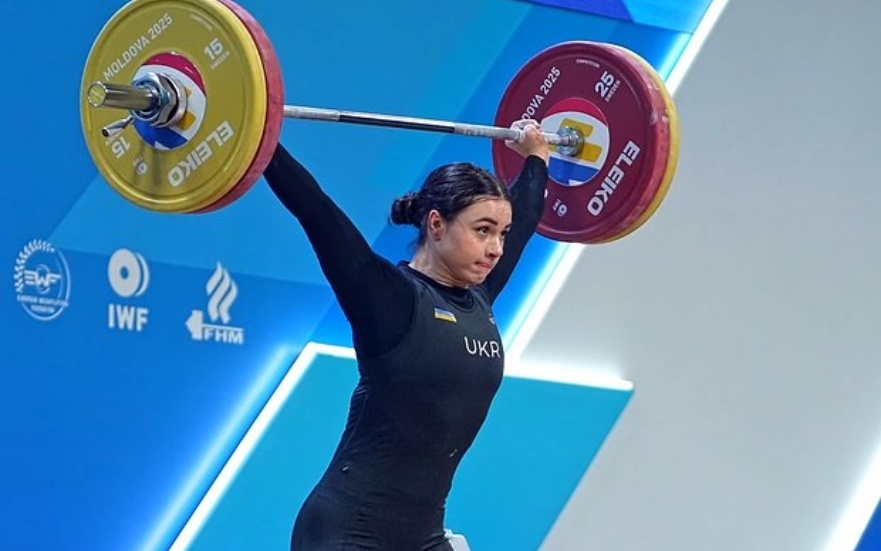 رباعة أوكرانية تقاطع روسية على منصة التتويج