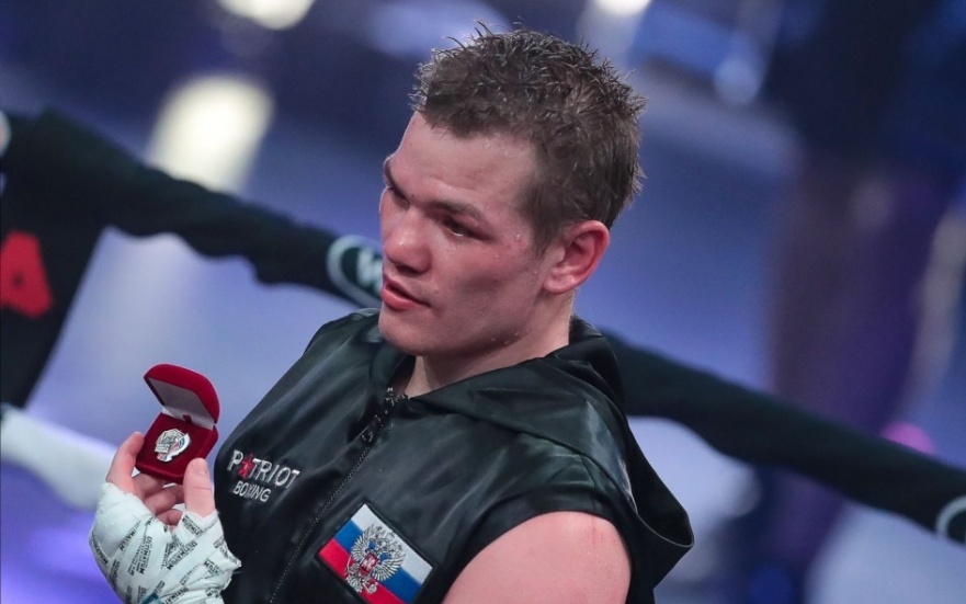 "يبدو أنني أفعل شيئا مهما".. بطل ملاكمة روسي يسخر من عقوبات أوروبا