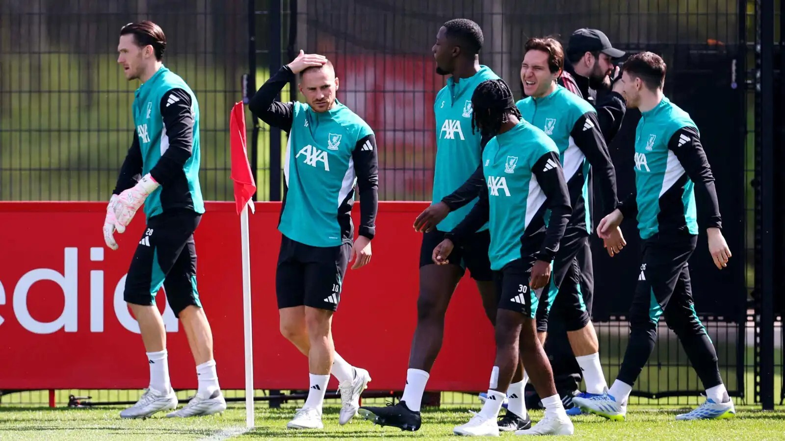 بعد محمد صلاح وروبرتسون.. تحديد ثالث الراحلين عن ليفربول