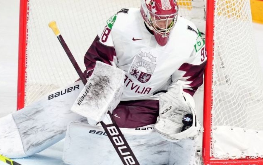 قرار صادم يهدد مستقبل حارس لاتفي سابق شارك في الدوري الروسي
