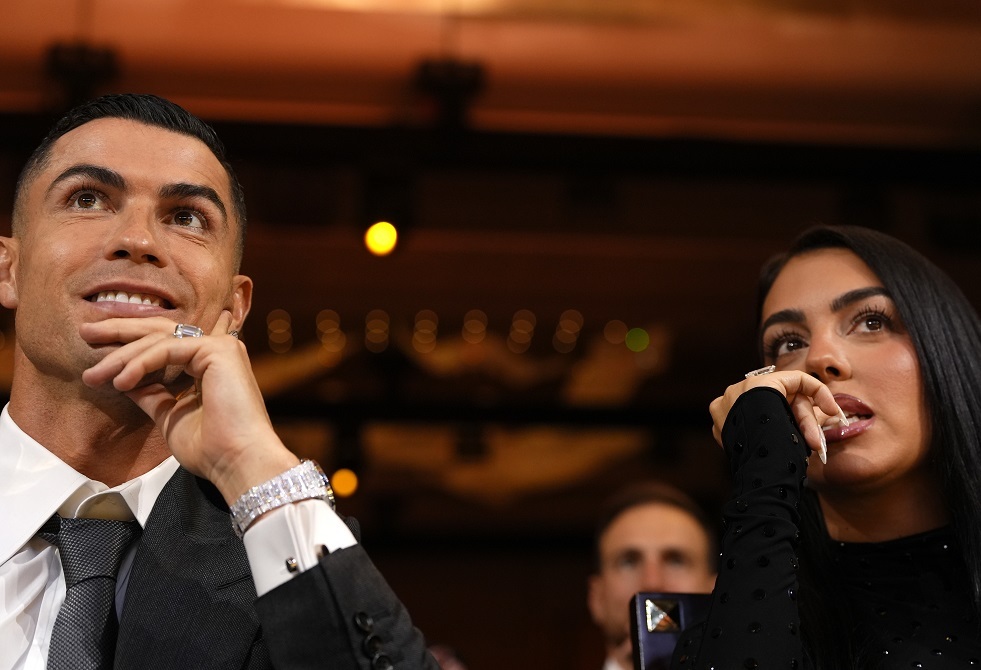 المعلقة الرياضية لورين سانشيز ترسل هدية لشريكة كريستيانو رونالدو