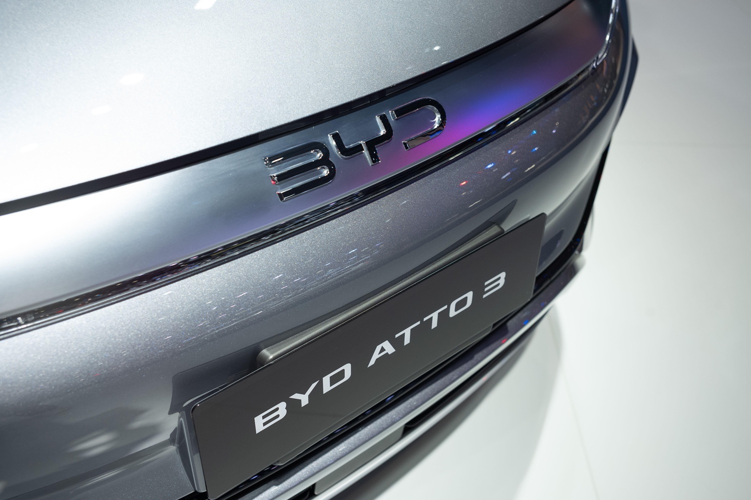 BYD تكشف عن سيارتها الكهربائية الجديدة في معرض بكين