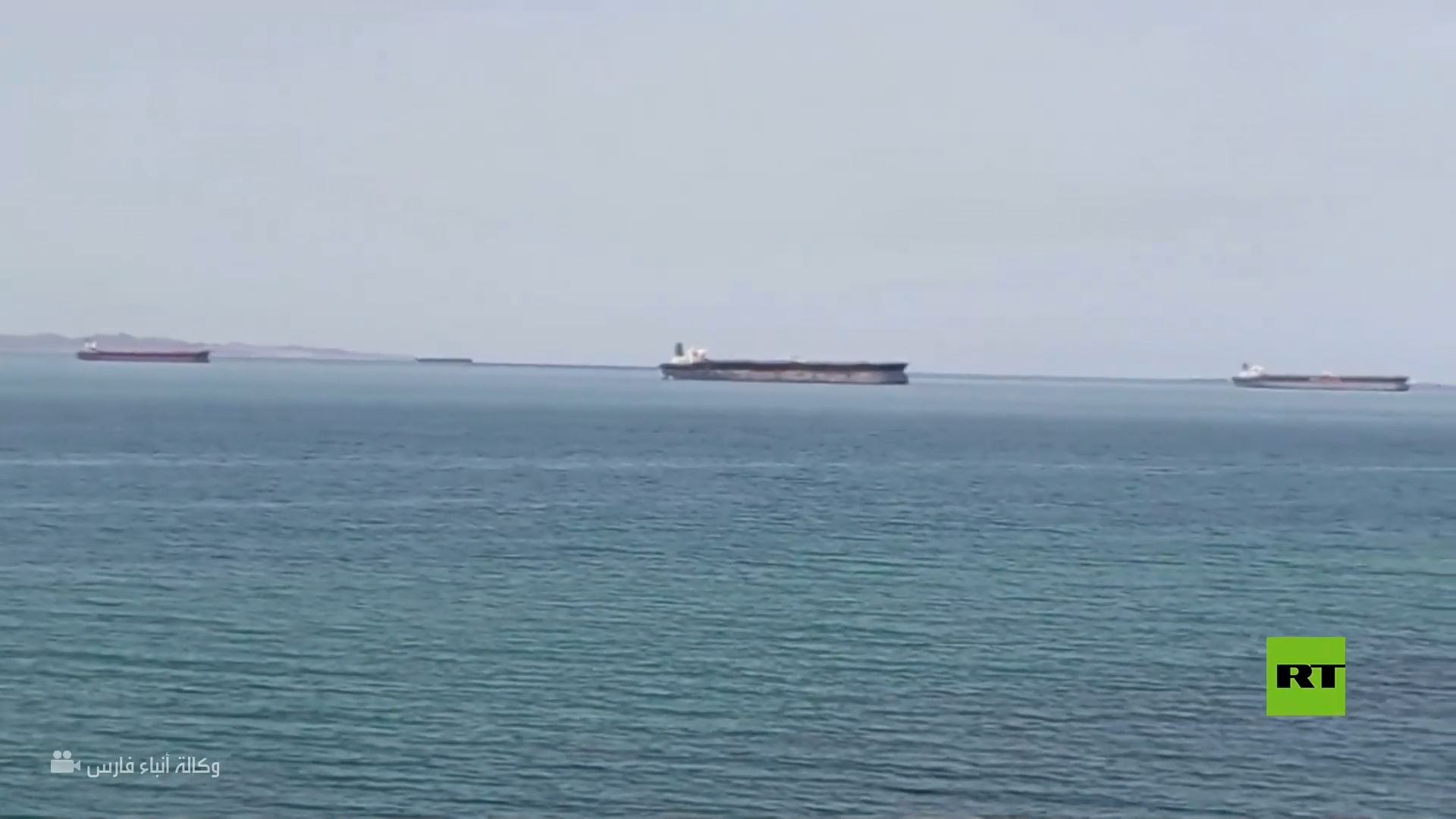 سفن الشحن وناقلات النفط تتوقف في مضيق هرمز مع استمرار إغلاقه من قبل الحرس الثوري الإيراني