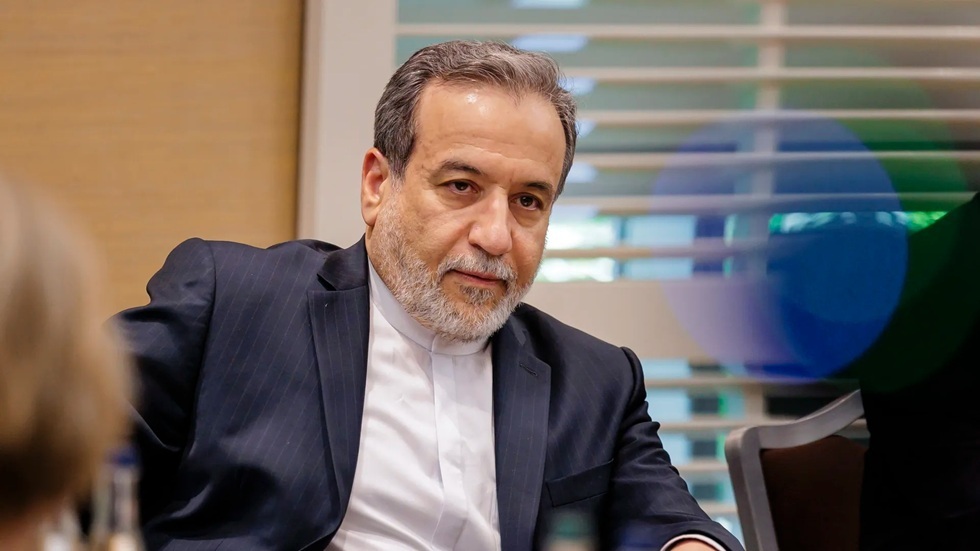 وزير الخارجية الإيراني يصل إلى إسلام آباد