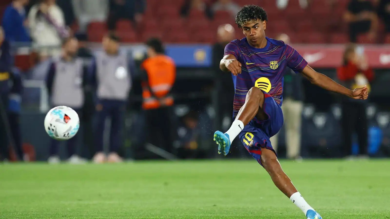 بعد إصابته مع برشلونة.. لامين جمال يحصد جائزة جديدة (صورة)