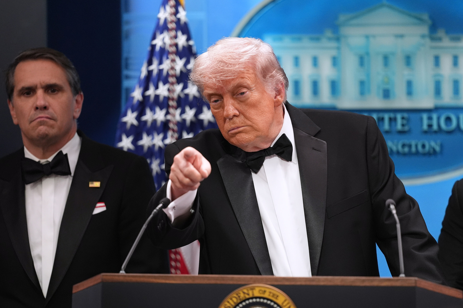 ترامب يعلق بعد محاولة اغتياله: أنا المستهدف ولا علاقة لإيران.. المبنى غير مؤمن وكان يجب أن أنحني