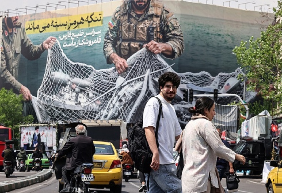 مسؤول إيراني رفيع يعلن انتهاء "عهد الضيافة" في مضيق هرمز