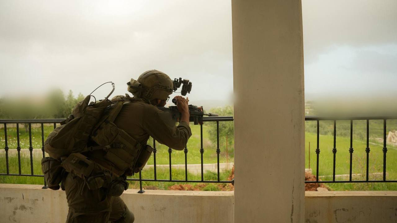 الجيش الإسرائيلي: تدمير أكثر من 50 موقعا بالبنية التحتية لـ"حزب الله" في جنوب لبنان (فيديو)