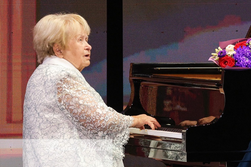 سيفاستوبول تحتفي بأسطورة الموسيقى ألكسندرا باخموتوفا