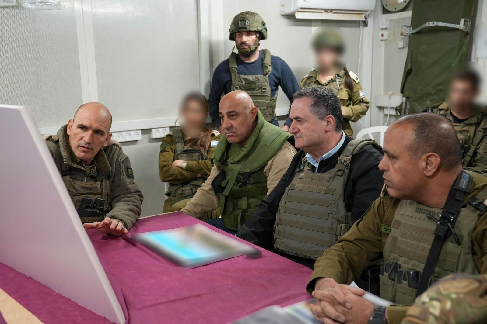 وزير الدفاع الإسرائيلي: جنوب لبنان سيعامل كغزة