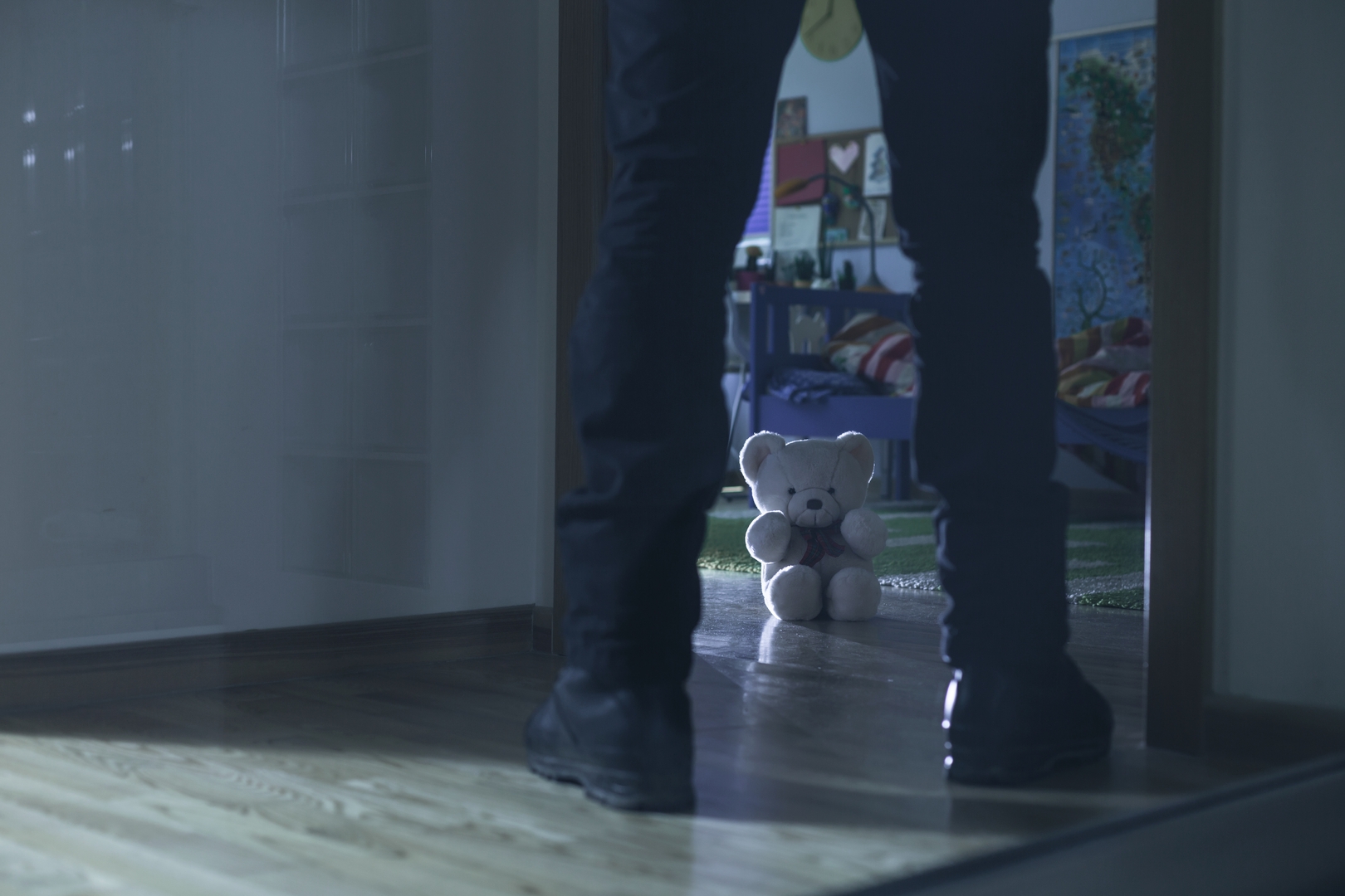 اتهامات تقشعر لها الأبدان.. 40 إصابة واعتداءات جنسية تنهي حياة رضيع على يد والديه المثليي الجنس!