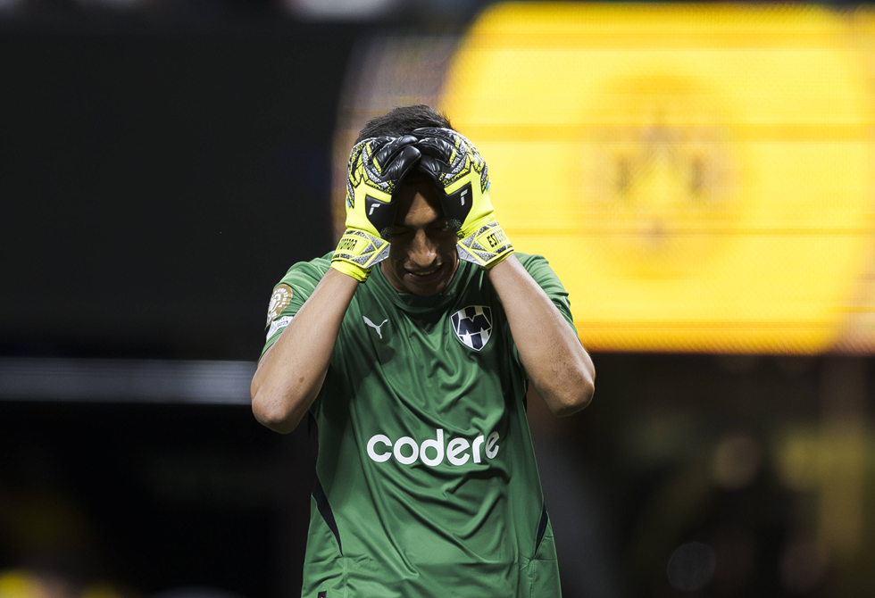 إيقاف حارس مرمى سرقسطة 13 مباراة بعد اعتدائه على لاعب منافس