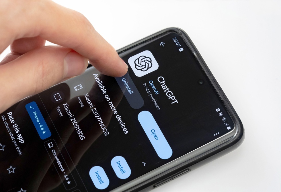 عائلات ضحايا إطلاق نار بمدرسة كندية تقاضي "أوبن إيه أي" بسبب استخدام المهاجم تطبيق "شات جي بي تي"