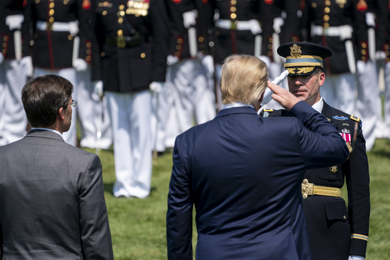 أكسيوس: القادة العسكريون سيطلعون ترامب اليوم على خيارات عسكرية جديدة بشأن إيران