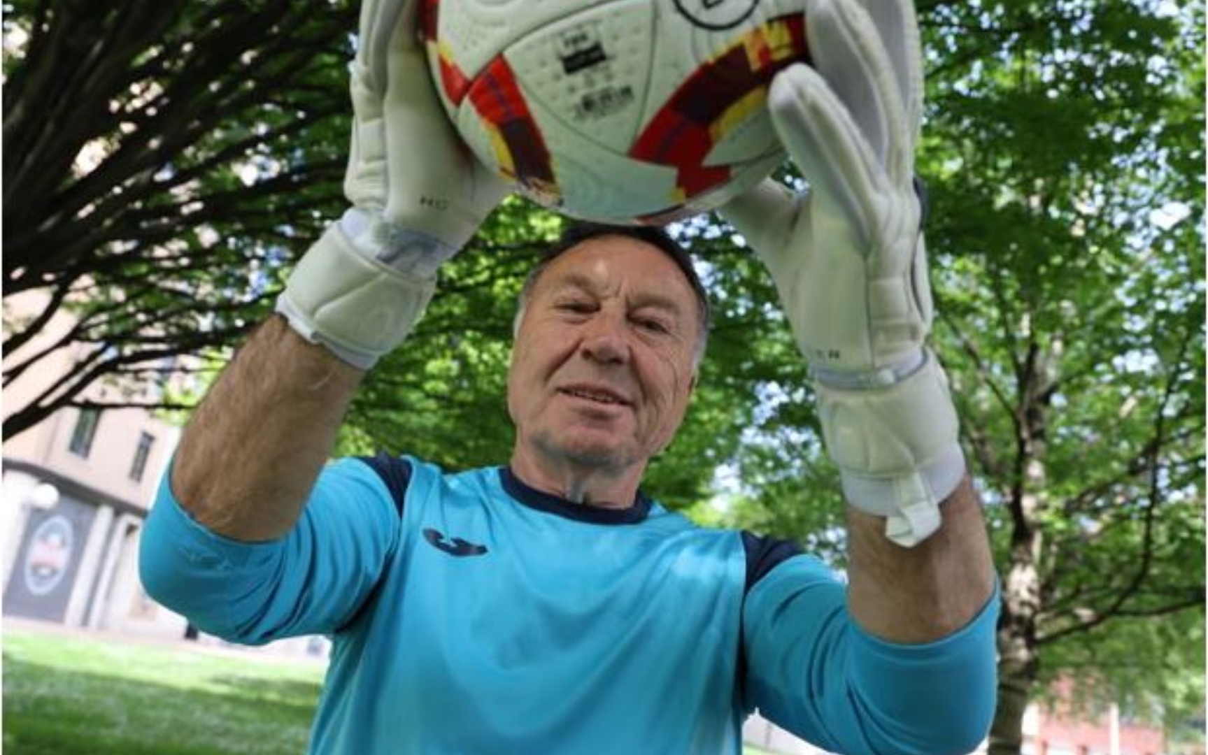 قصة استثنائية في الكرة الإسبانية.. حارس مخضرم يقترب من رقم تاريخي