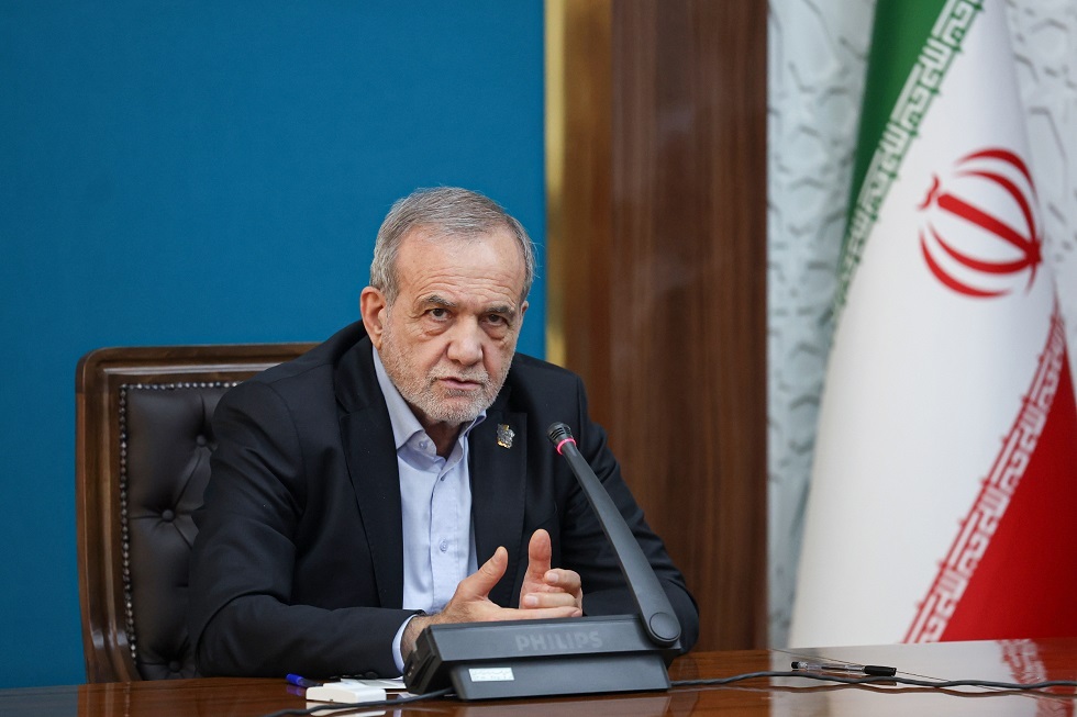 بزشكيان: التدخلات الأجنبية تثير التوتر في الخليج والقواعد الأمريكية لم تحقق الأمن للدول المستضيفة