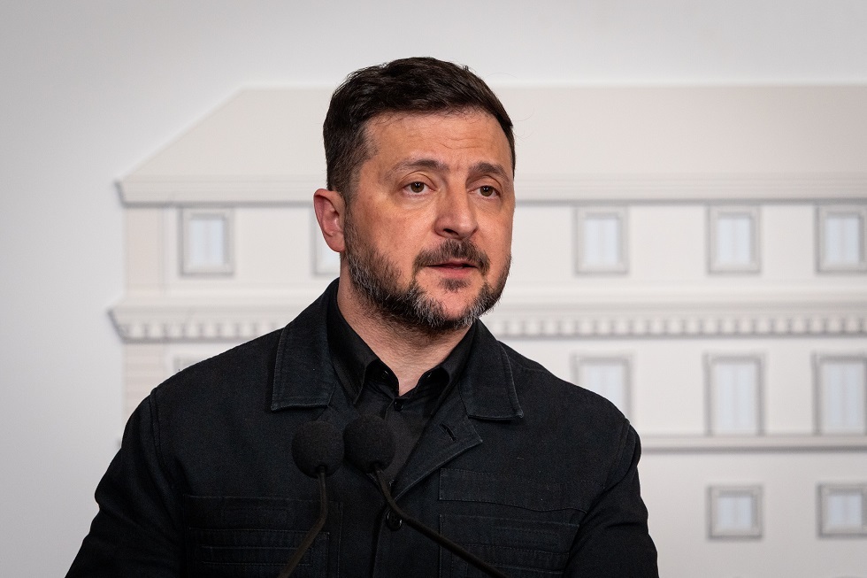 زيلينسكي يسارع لاستيضاح اقتراح روسيا بشأن "هدنة عيد النصر"