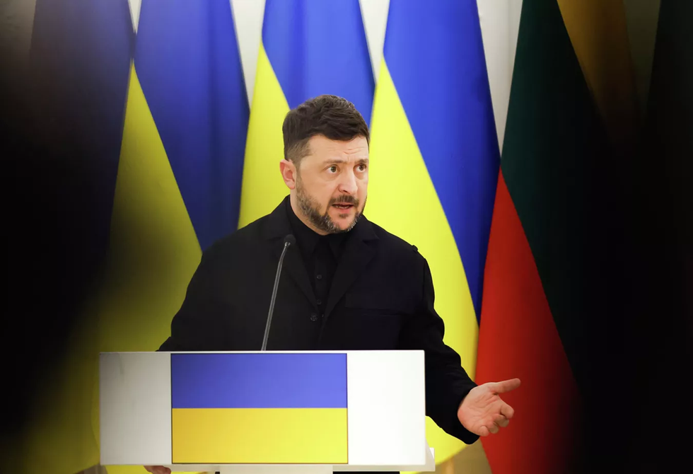 زيلينسكي يمدد الأحكام العرفية والتعبئة العامة في أوكرانيا 90 يوما