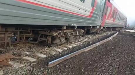 انحراف 7 عربات قطار ركاب متجه إلى موسكو عن سكتها وأنباء عن إصابات (صور+فيديو)