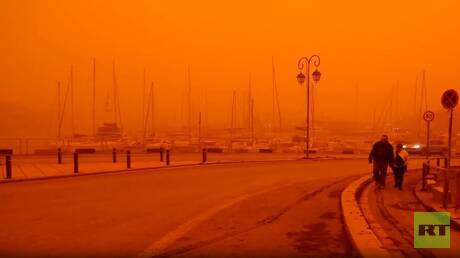 اليونان.. عاصفة رملية تغير لون جزيرة كريت إلى البرتقالي