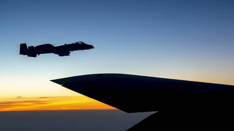 تطور خطير.. الإعلان عن تحطم مقاتلة أمريكية ثانية قرب مضيق هرمز