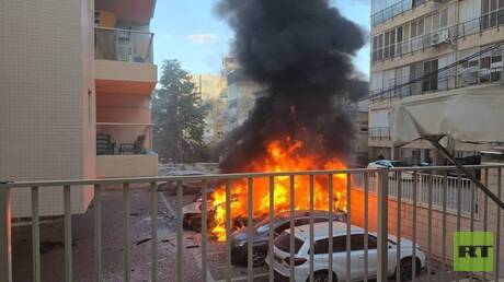 حرائق ودمار واسع.. إيران تشن هجمات صاروخية متتالية صباح اليوم على شمال ووسط إسرائيل (فيديو)