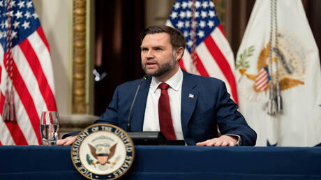 هدنة وحصار المضيق