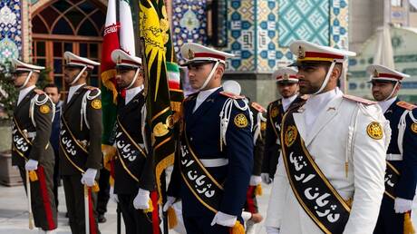 هدنة وحصار المضيق