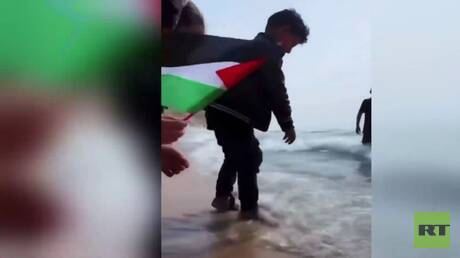 قطاع غزة.. فعاليات رمزية على شاطئ البحر تعبيرا عن معاناة الأطفال