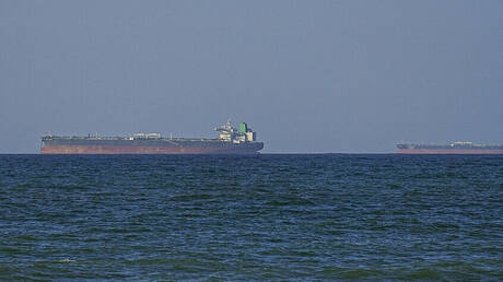 الحرس الثوري يعلن احتجاز سفينتين في مضيق هرمز