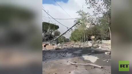 جنوب لبنان.. آثار الغارات الإسرائيلية على مدخل زوطر الشرقية