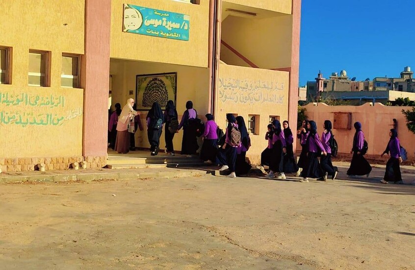 استدراج ومخدرات.. واقعة بشعة تهز مدرسة بنات مصرية