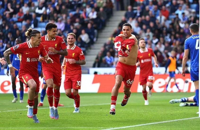 "بكيت مع والدته".. من هو اللاعب الوحيد الذي بكى محمد صلاح عند رحيله؟ (فيديو)