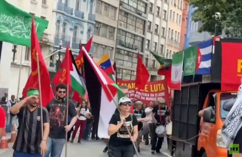 البرازيل.. احتشاد مئات الأشخاص في شوارع ساو باولو دعما لإيران وفلسطين