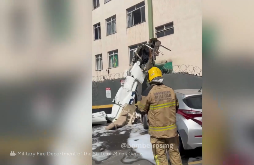 شاهد ما تبقى من طائرة صغيرة بعد اصطدامها بمبنى في البرازيل