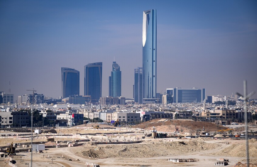 رغم التوترات.. القطاع الخاص غير النفطي في السعودية يظهر أداء لافتا