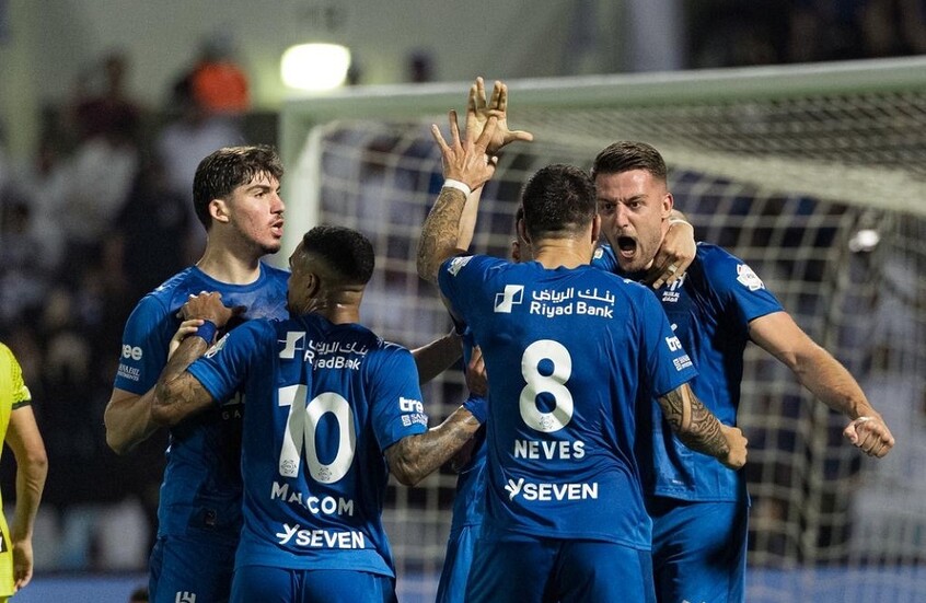 الهلال يشدد الخناق على النصر (فيديو)