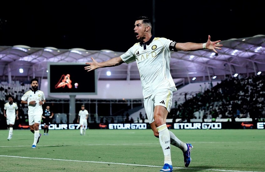 عصفورين بحجر واحد.. رونالدو يسطر التاريخ (فيديو)