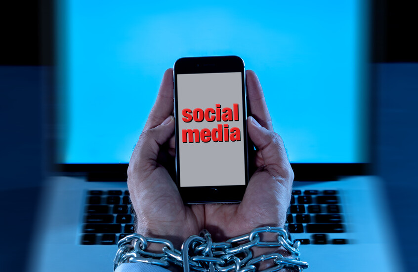 تحول عميق في السيطرة عليك.. يحللون نقاط الضعف النفسية لدى رواد التواصل الاجتماعي لـ"استعبادهم"