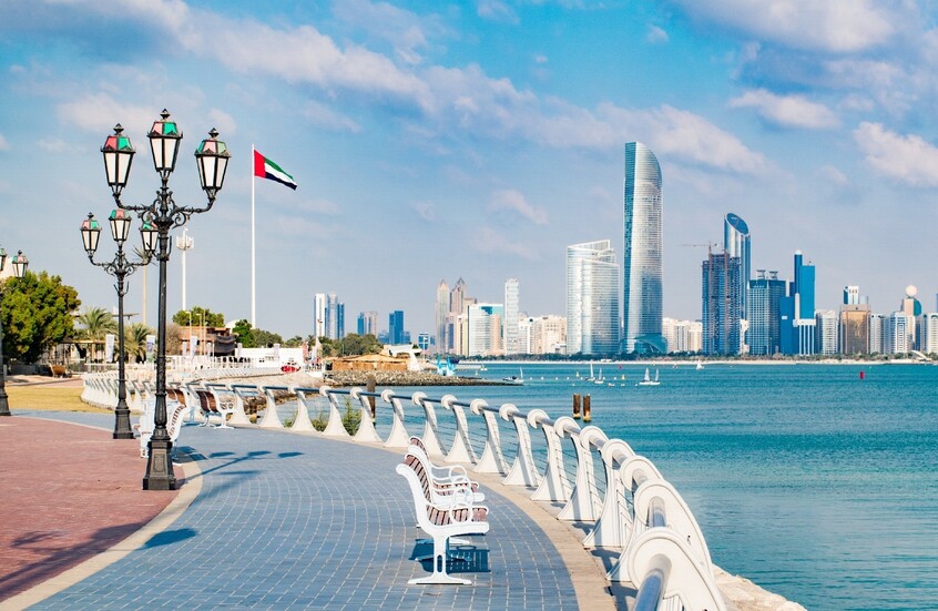 الدفاعات الجوية الإماراتية تتصدى لطائرتين مسيرتين قادمتين من إيران
