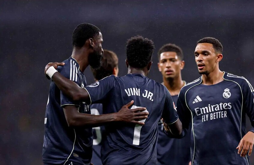 رد فعل لاعبي ريال مدريد تجاه فليك بعد الخسارة أمام برشلونة (فيديو)