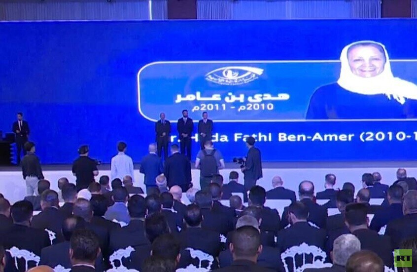 تكريم مسؤولة سابقة من عهد معمر القذافي يشعل مواقع التواصل في ليبيا
