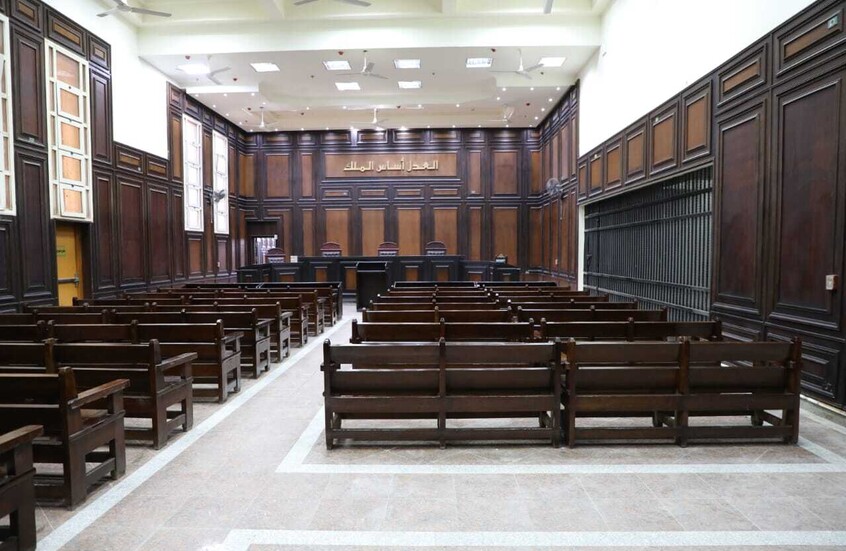 محام يطعن زميله بـ"آلة حادة" داخل محكمة مصرية