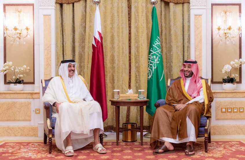 ولي العهد السعودي وأمير قطر يستعرضان جهود تعزيز الأمن والاستقرار في المنطقة