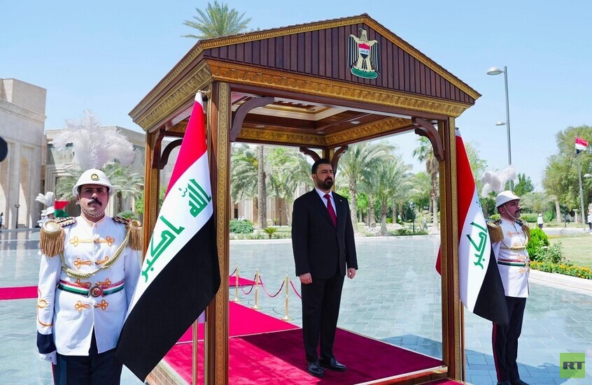 العراق.. الزيدي يتسلم رسميا مهامه كرئيس للحكومة وقائدا عاما للقوات المسلحة (صور)
